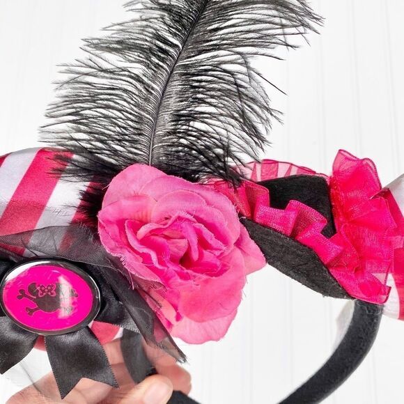 Disney parks pirate ears with feather plume - Picture 4 of 5